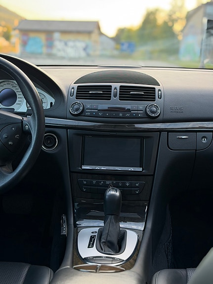 Mercedes-Benz E55 20 of 30