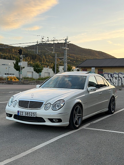 Mercedes-Benz E55 7 of 30