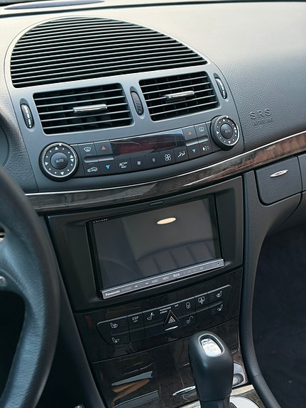 Mercedes-Benz E55 22 of 30
