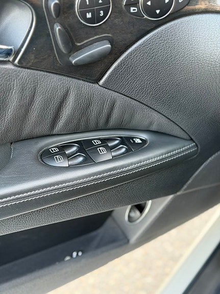 Mercedes-Benz E55 26 of 30