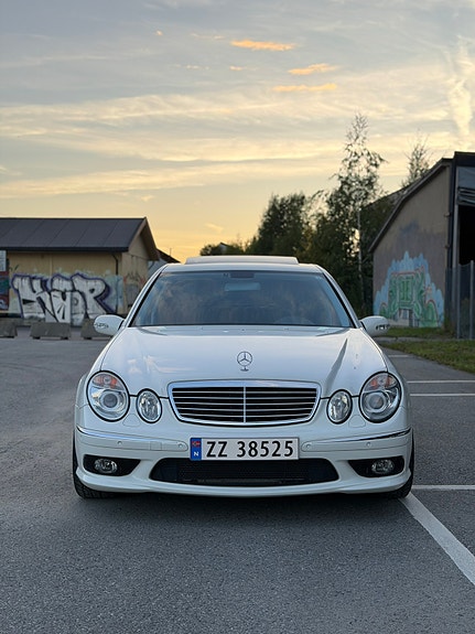 Mercedes-Benz E55 4 of 30