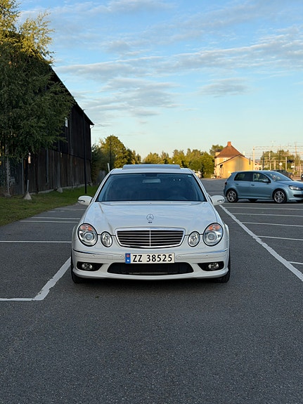 Mercedes-Benz E55 3 of 30