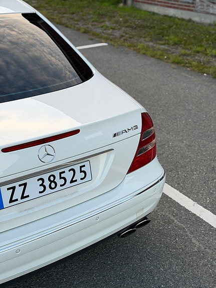 Mercedes-Benz E55 16 of 30
