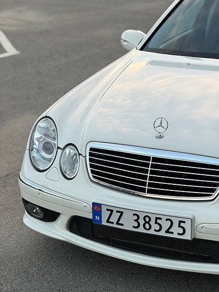 Mercedes-Benz E55 10 of 30
