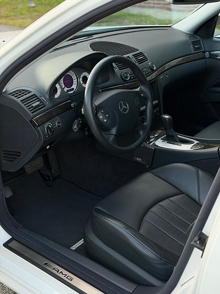 Mercedes-Benz E55 18 of 30