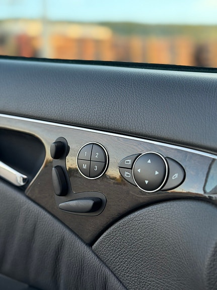 Mercedes-Benz E55 27 of 30