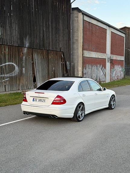 Mercedes-Benz E55 2 of 30