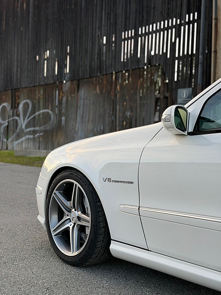 Mercedes-Benz E55 12 of 30