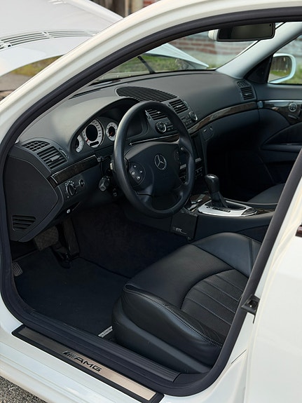 Mercedes-Benz E55 17 of 30