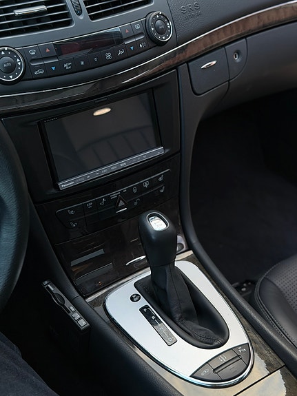 Mercedes-Benz E55 21 of 30