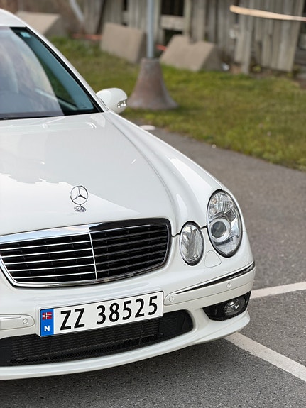 Mercedes-Benz E55 9 of 30