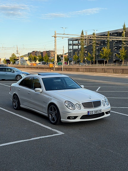 Mercedes-Benz E55 8 of 30