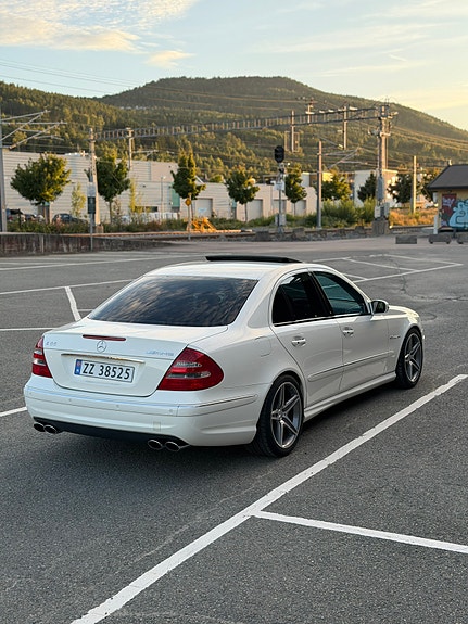 Mercedes-Benz E55 6 of 30