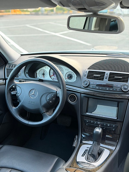 Mercedes-Benz E55 19 of 30