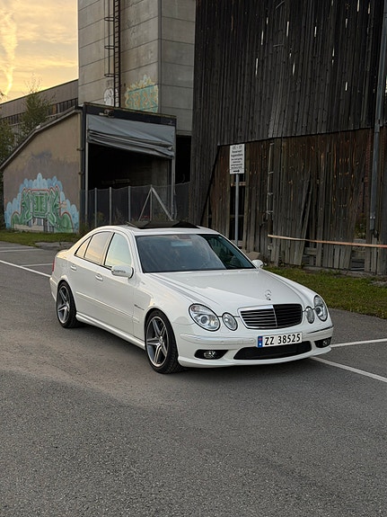 Mercedes-Benz E55 11 of 30