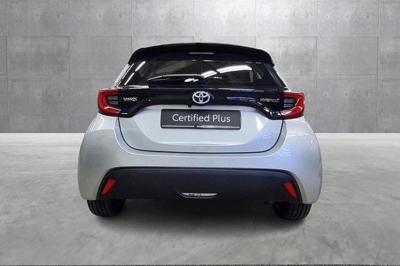 Toyota Yaris 4 of 19