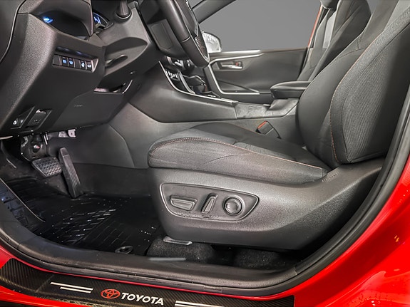 Toyota RAV4 Plug-in Hybrid 11 of 29