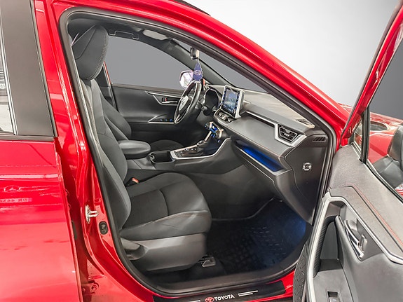 Toyota RAV4 Plug-in Hybrid 19 of 29