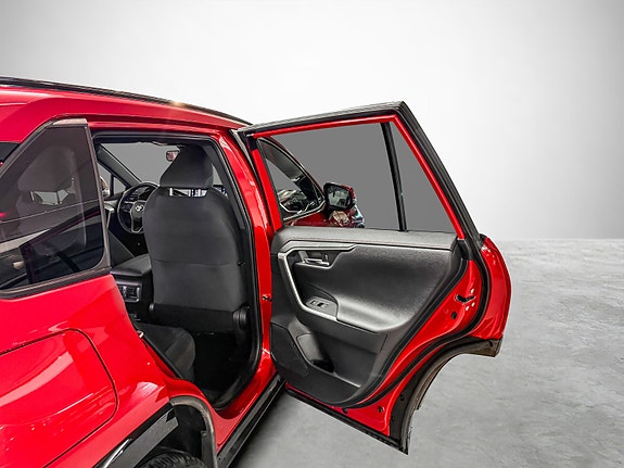 Toyota RAV4 Plug-in Hybrid 23 of 29