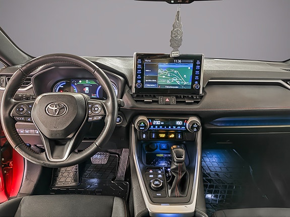 Toyota RAV4 Plug-in Hybrid 12 of 29