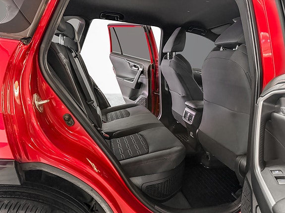 Toyota RAV4 Plug-in Hybrid 24 of 29