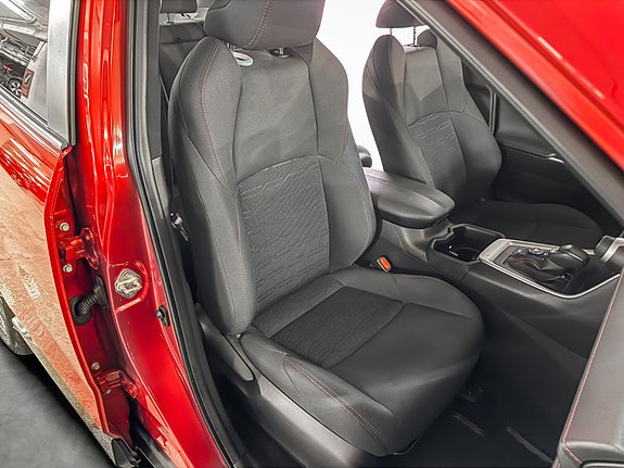 Toyota RAV4 Plug-in Hybrid 20 of 29