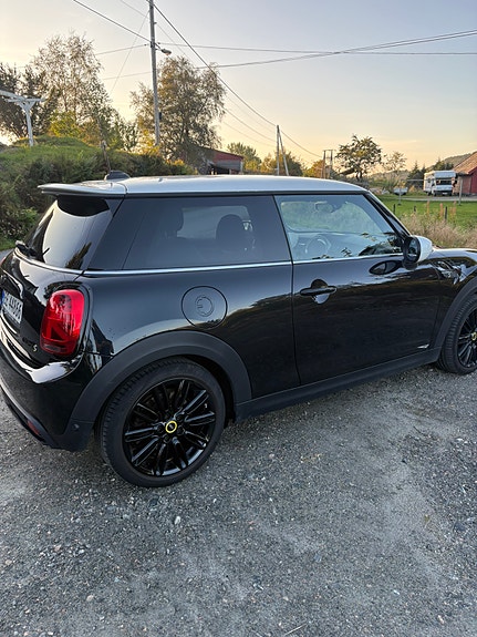 MINI Cooper SE 4 of 22