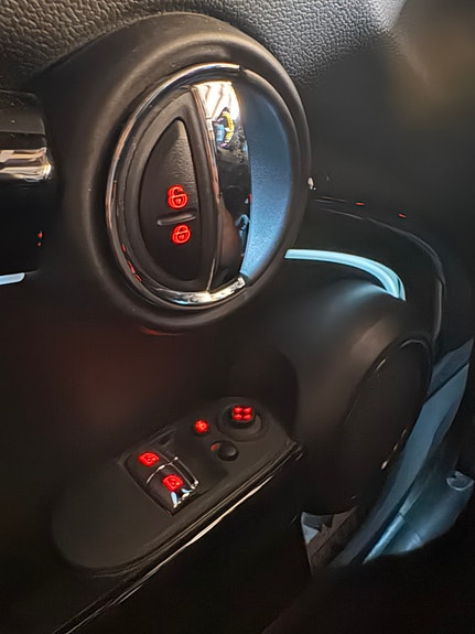 MINI Cooper SE 16 of 22