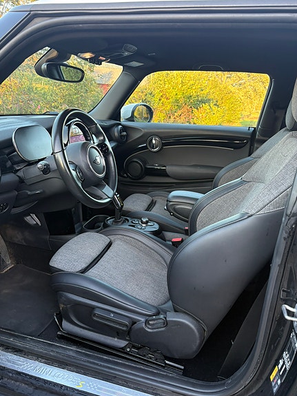 MINI Cooper SE 12 of 22