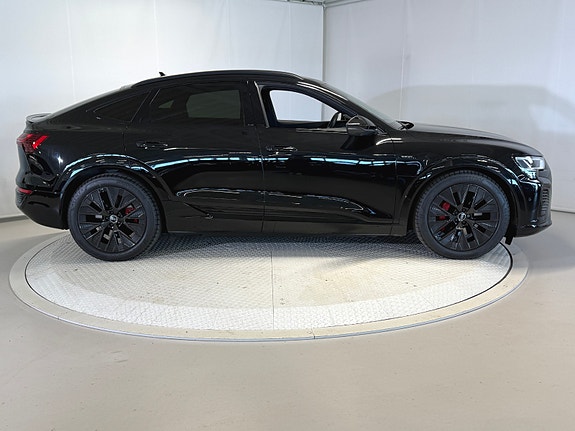 Audi Q8 e-tron 11 of 30