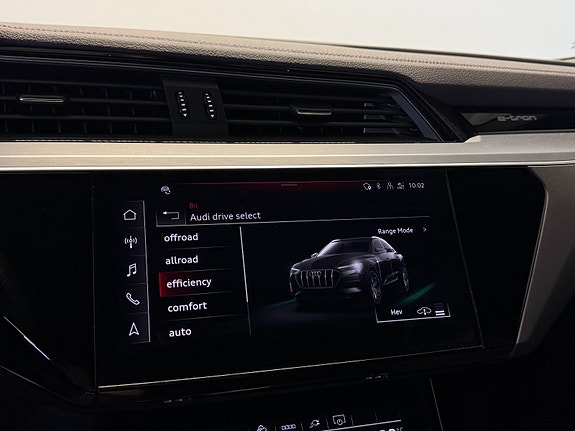 Audi Q8 e-tron 28 of 30