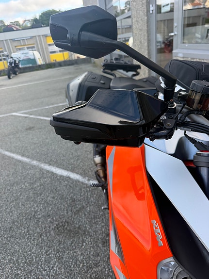 KTM 1290 Super Duke GT 8 of 11