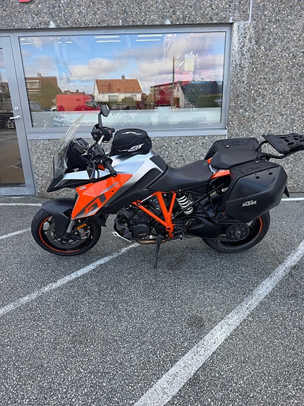 KTM 1290 Super Duke GT 11 of 11
