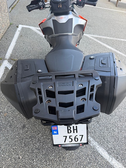 KTM 1290 Super Duke GT 4 of 11