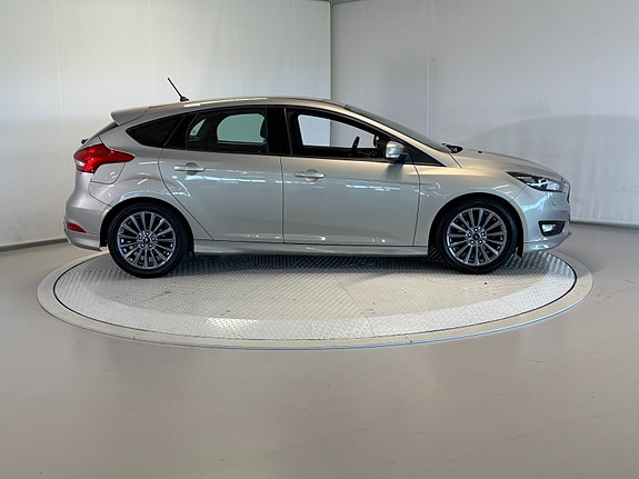 Ford Focus 13 of 30