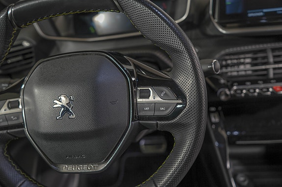Peugeot e-2008 16 of 20