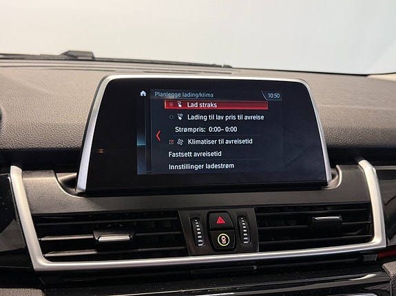 BMW 225xe 27 of 30