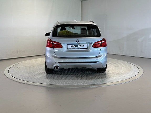 BMW 225xe 10 of 30