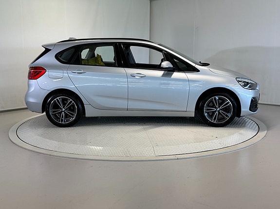 BMW 225xe 11 of 30