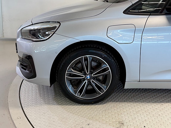 BMW 225xe 8 of 30