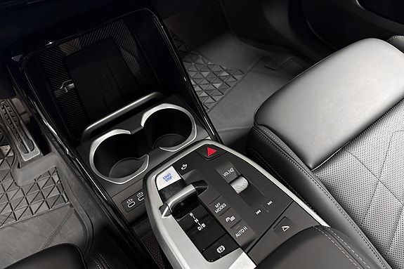 BMW iX2 9 of 17