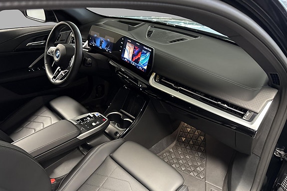 BMW iX2 11 of 17