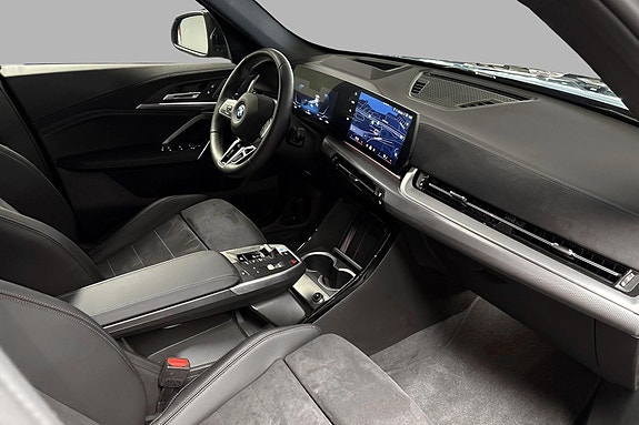 BMW iX1 12 of 14