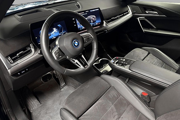 BMW iX1 5 of 14