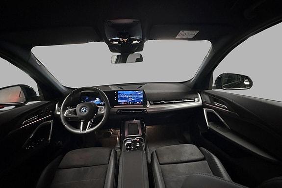 BMW iX1 10 of 14