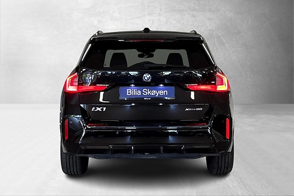 BMW iX1 4 of 14