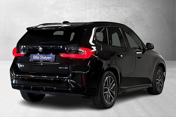 BMW iX1 3 of 14