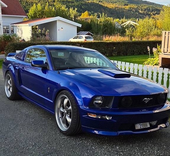 Ford Mustang 10 of 28