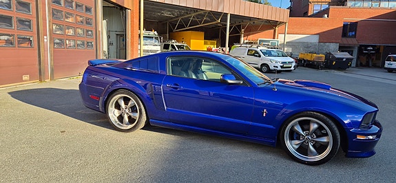 Ford Mustang 4 of 28
