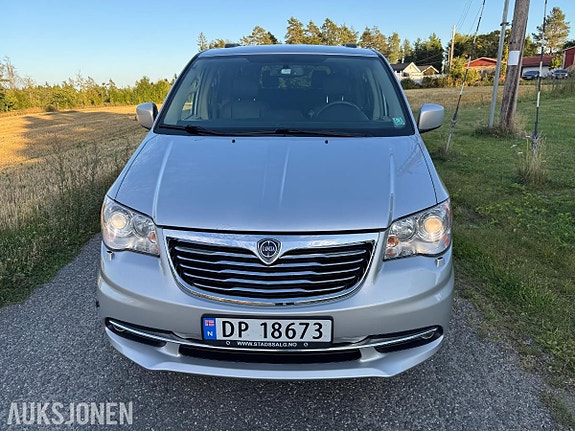 Chrysler Grand Voyager 2 of 30
